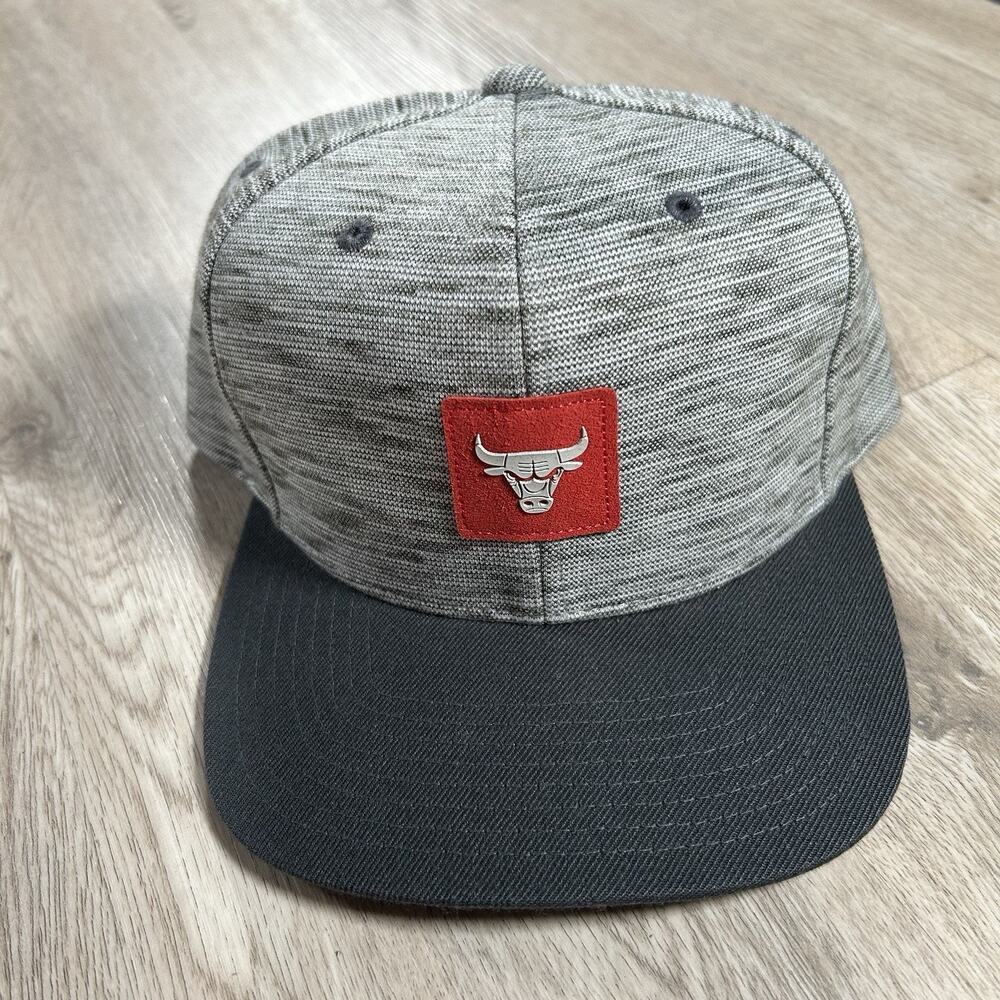 Mitchell & Ness Chicago‎ Bulls Hat Snapback NBA Basketball Jordan Gray Black Cap